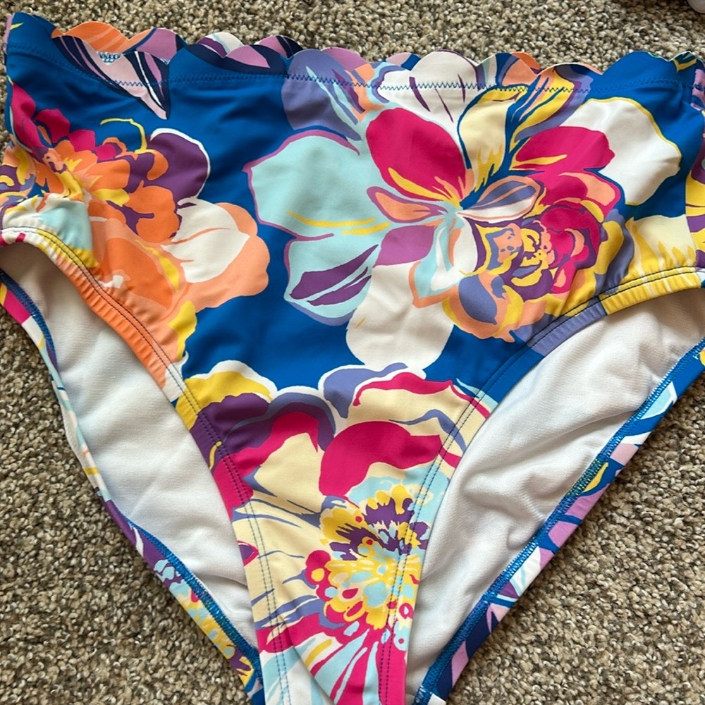NWOT size med boutique bottoms perfect condition